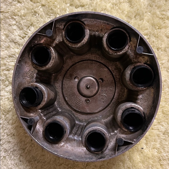 Chevy Hubcap - Picture 4 of 7